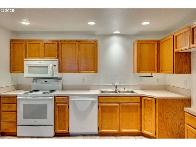 2185 DAHLIA St, Woodland, WA 98674