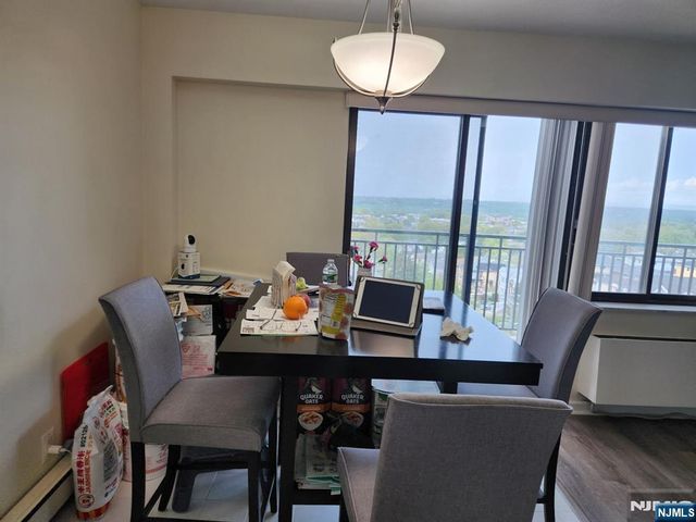 233 12th Street 4E, Palisades Park, NJ 07650