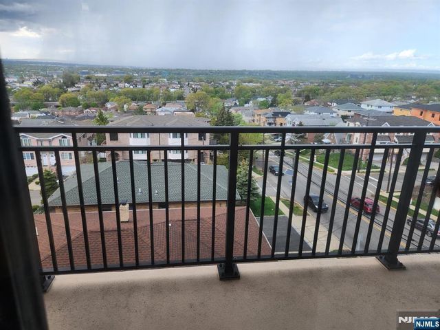 233 12th Street 4E, Palisades Park, NJ 07650