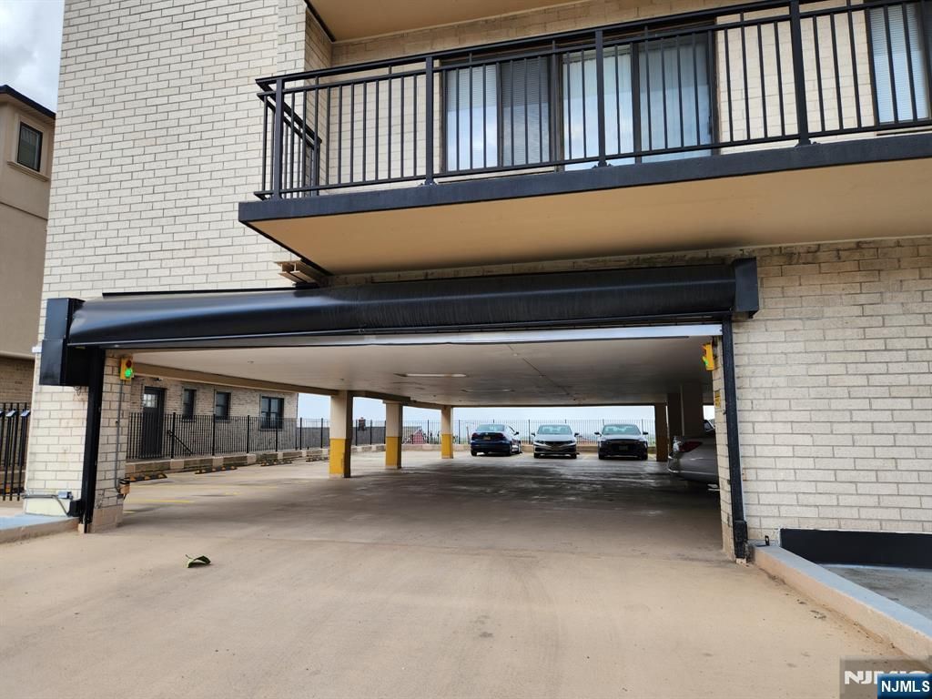 233 12th Street 4E, Palisades Park, NJ 07650