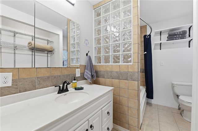 9 E Trenton Boulevard, Fayetteville, AR 72701