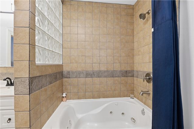 9 E Trenton Boulevard, Fayetteville, AR 72701