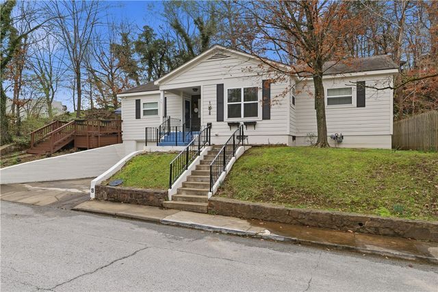 9 E Trenton Boulevard, Fayetteville, AR 72701