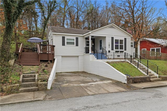 9 E Trenton Boulevard, Fayetteville, AR 72701