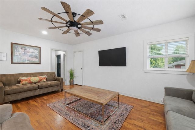 9 E Trenton Boulevard, Fayetteville, AR 72701