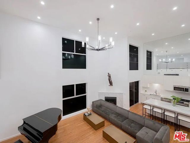 7062 Hawthorn Avenue A2, Los Angeles, CA 90028