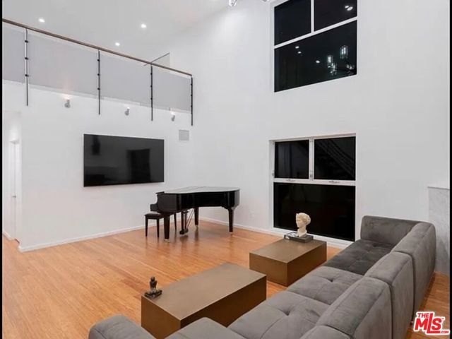 7062 Hawthorn Avenue A2, Los Angeles, CA 90028