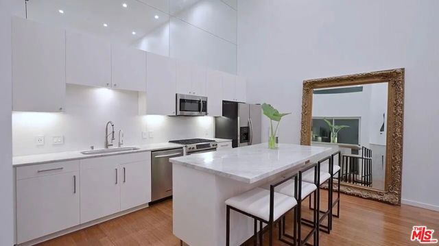 7062 Hawthorn Avenue A2, Los Angeles, CA 90028