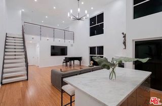 7062 Hawthorn Avenue A2, Los Angeles, CA 90028