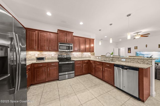 467 Easton Forest Circle SE, Palm Bay, FL 32909