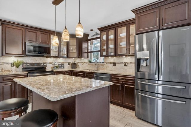 207 WOODBRIDGE LN, Douglassville, PA 19518