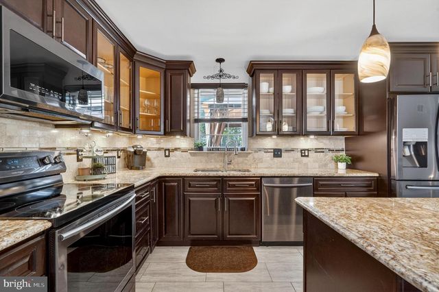 207 WOODBRIDGE LN, Douglassville, PA 19518