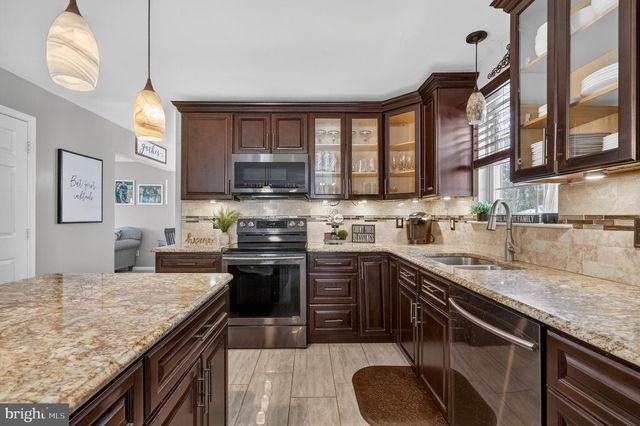 207 WOODBRIDGE LN, Douglassville, PA 19518