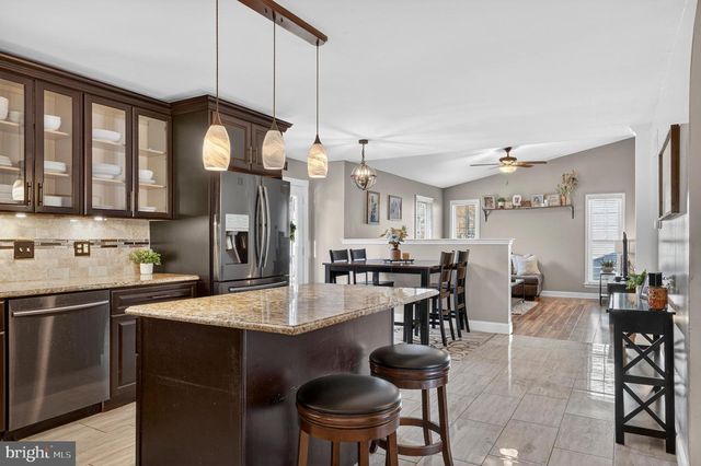 207 WOODBRIDGE LN, Douglassville, PA 19518