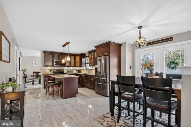 207 WOODBRIDGE LN, Douglassville, PA 19518