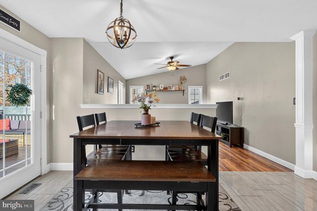 207 WOODBRIDGE LN, Douglassville, PA 19518