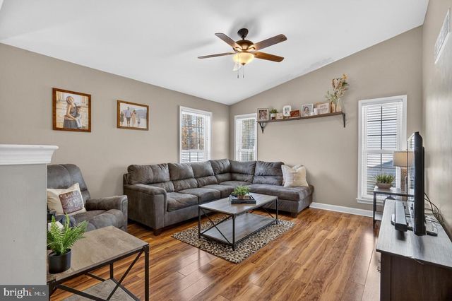 207 WOODBRIDGE LN, Douglassville, PA 19518