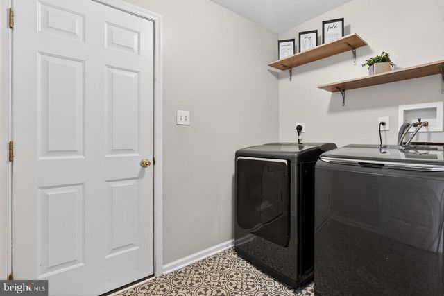 207 WOODBRIDGE LN, Douglassville, PA 19518