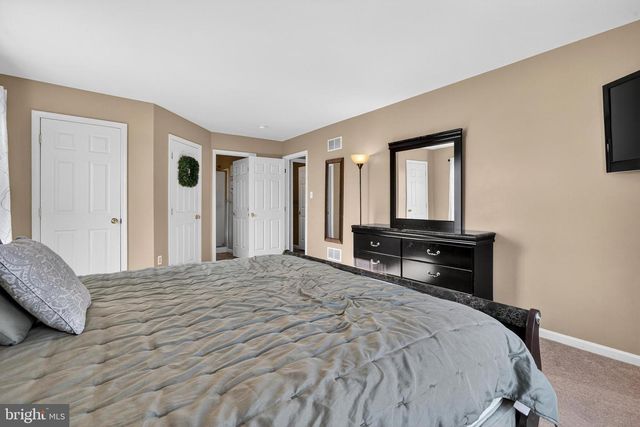 207 WOODBRIDGE LN, Douglassville, PA 19518