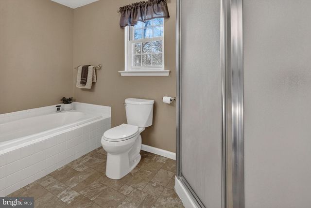 207 WOODBRIDGE LN, Douglassville, PA 19518