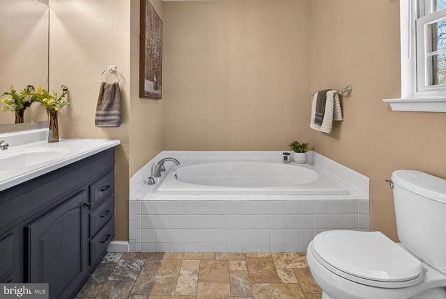 207 WOODBRIDGE LN, Douglassville, PA 19518