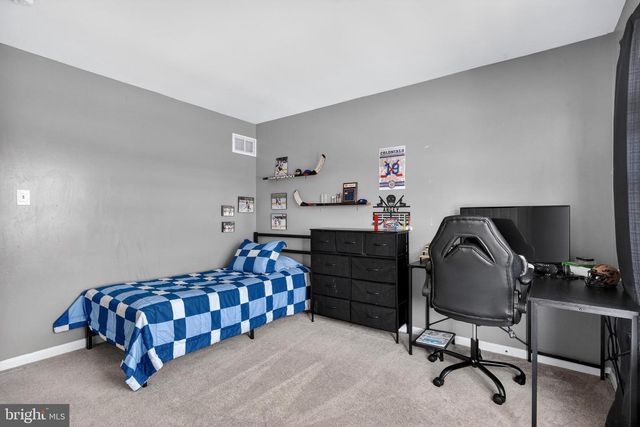 207 WOODBRIDGE LN, Douglassville, PA 19518