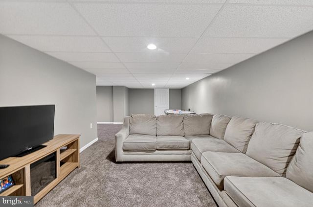 207 WOODBRIDGE LN, Douglassville, PA 19518