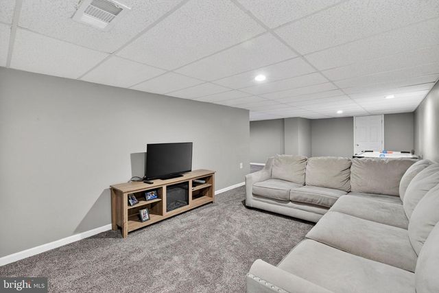 207 WOODBRIDGE LN, Douglassville, PA 19518