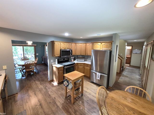 11383 Whispering Pines Trail, Fenton, MI 48430