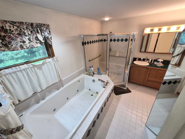 11383 Whispering Pines Trail, Fenton, MI 48430