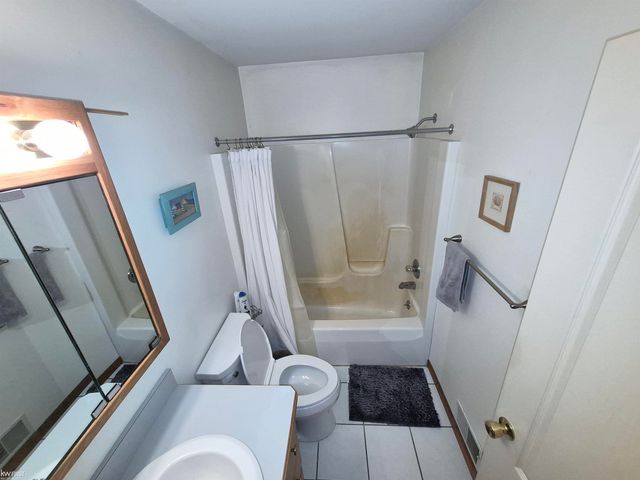 11383 Whispering Pines Trail, Fenton, MI 48430