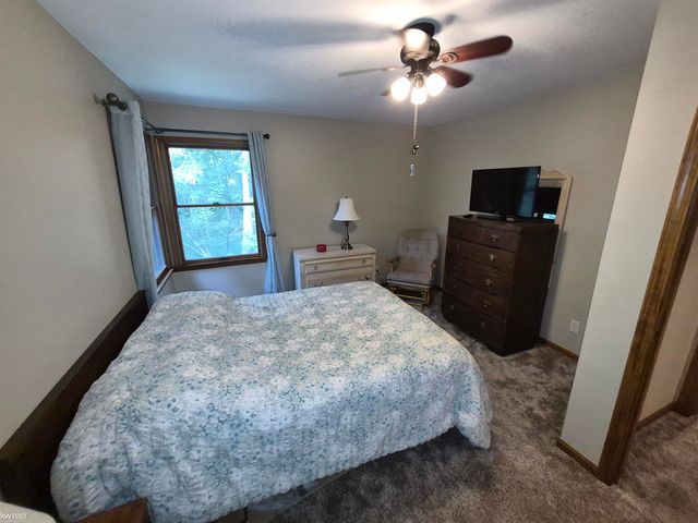 11383 Whispering Pines Trail, Fenton, MI 48430