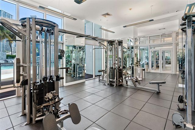 90 SW 3rd St 1406, Miami, FL 33130