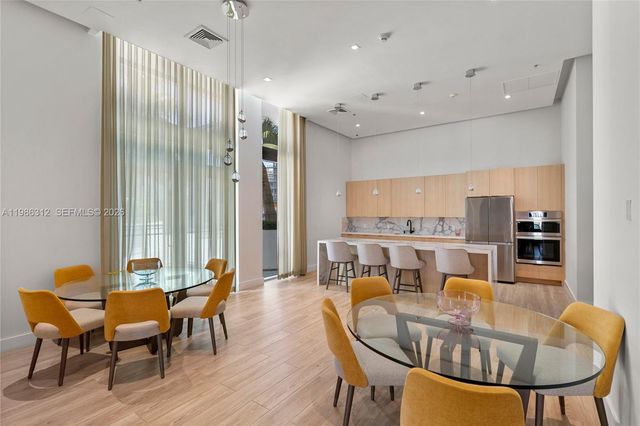 90 SW 3rd St 1406, Miami, FL 33130