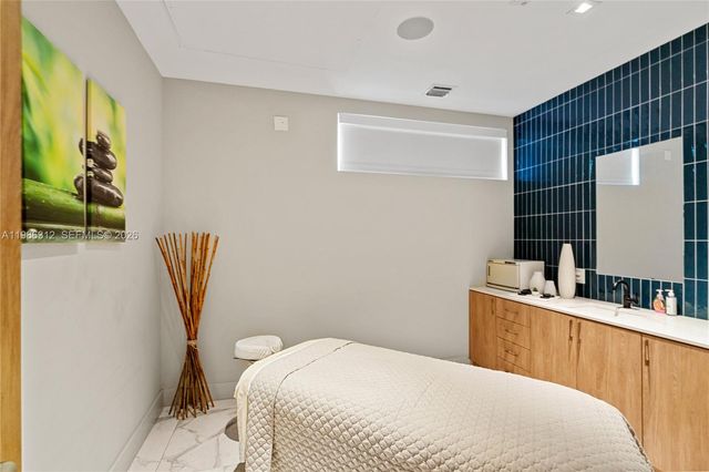 90 SW 3rd St 1406, Miami, FL 33130