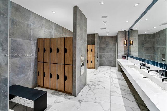 90 SW 3rd St 1406, Miami, FL 33130