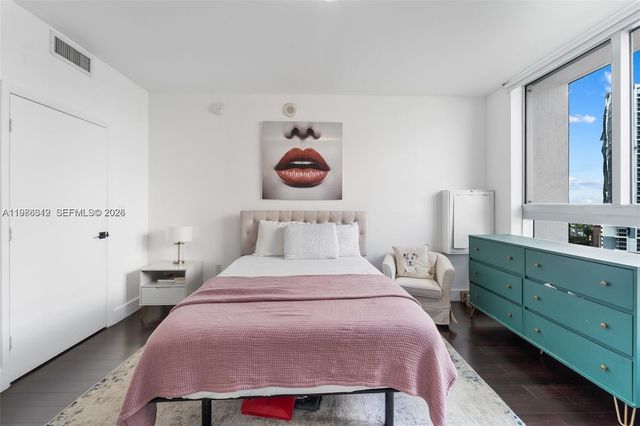 90 SW 3rd St 1406, Miami, FL 33130