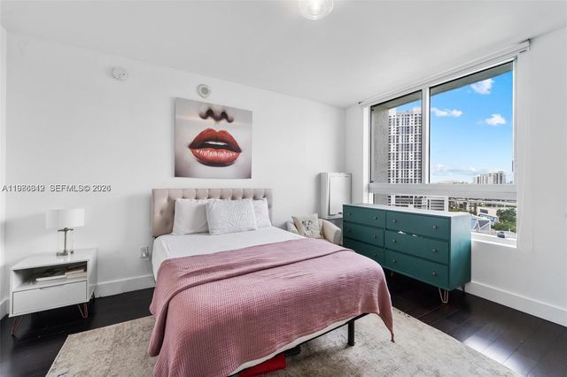 90 SW 3rd St 1406, Miami, FL 33130