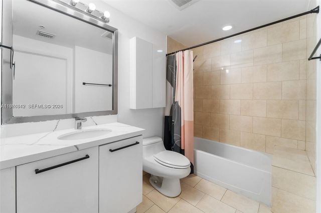 90 SW 3rd St 1406, Miami, FL 33130