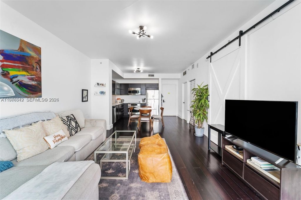 90 SW 3rd St 1406, Miami, FL 33130