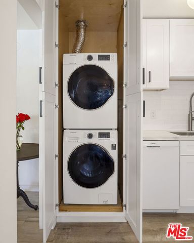 165 N Swall Drive 101, Beverly Hills, CA 90211