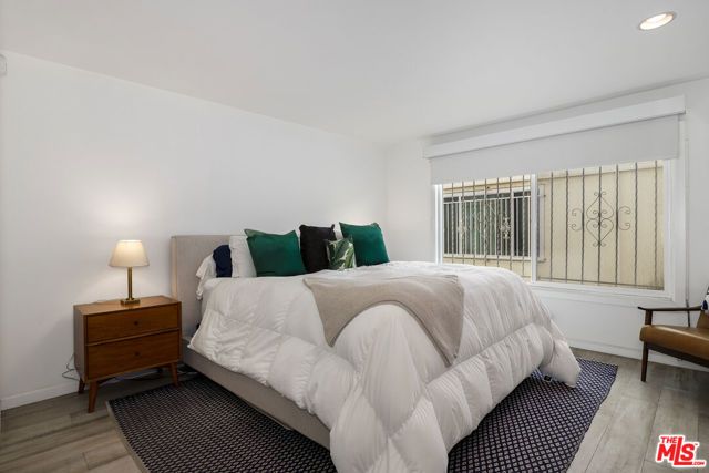 165 N Swall Drive 101, Beverly Hills, CA 90211