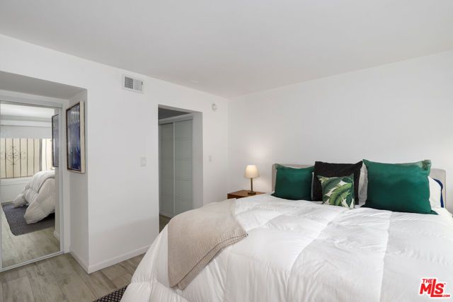 165 N Swall Drive 101, Beverly Hills, CA 90211