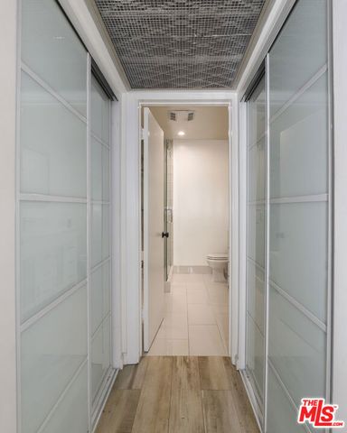 165 N Swall Drive 101, Beverly Hills, CA 90211