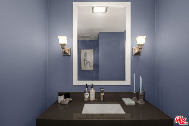 165 N Swall Drive 101, Beverly Hills, CA 90211