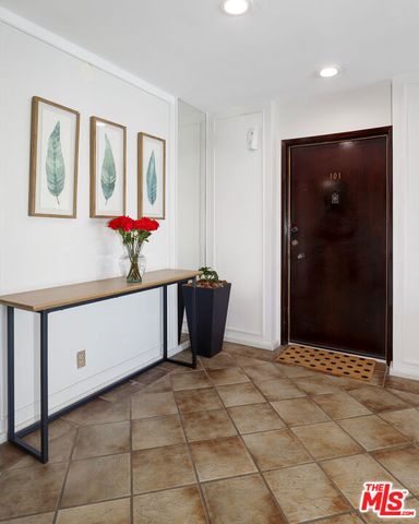 165 N Swall Drive 101, Beverly Hills, CA 90211