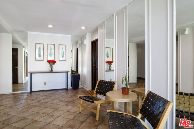 165 N Swall Drive 101, Beverly Hills, CA 90211