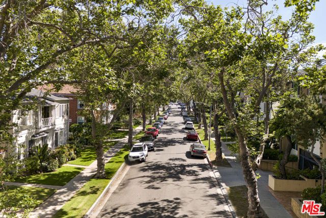 165 N Swall Drive 101, Beverly Hills, CA 90211