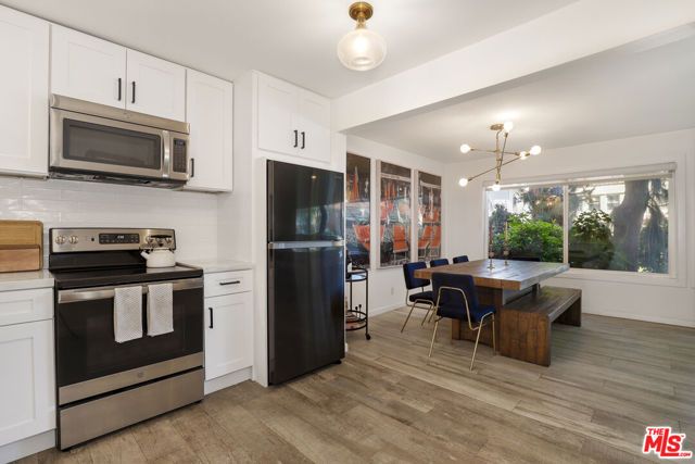 165 N Swall Drive 101, Beverly Hills, CA 90211