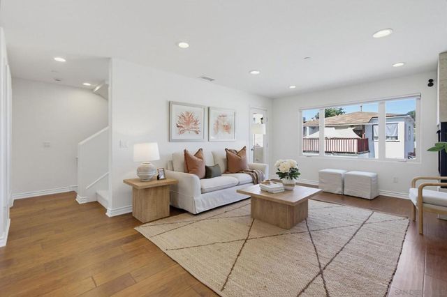 4279 Lamont, San Diego, CA 92109